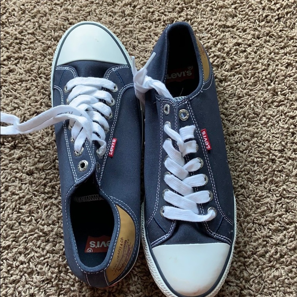 Levi low-tops in excellent condition